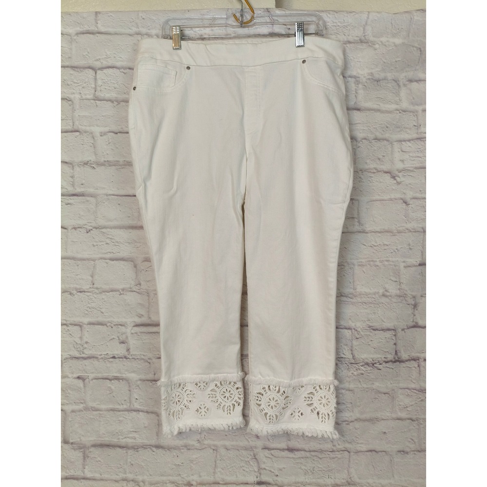 Chicos White Eyelet Hem Pull On Crop Pants Size 2.5 US 14 Chic Coastal Capri